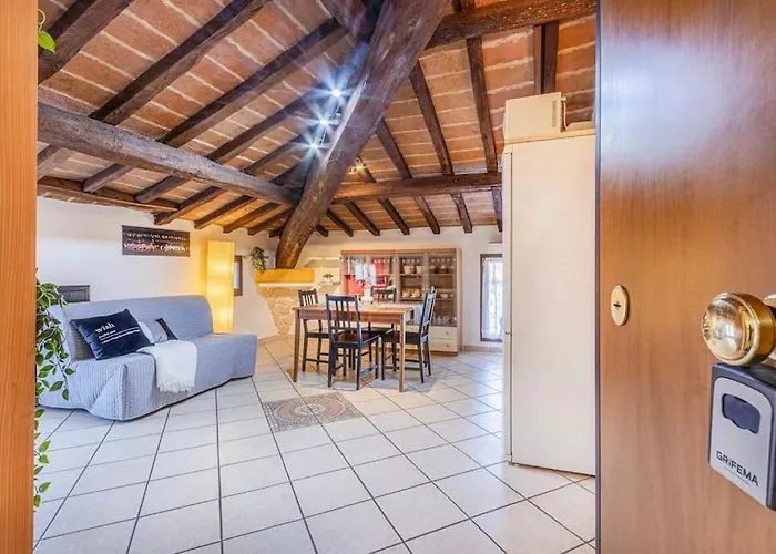 Apartment Ferrari Museum & Train Station - Il Cavallino Loft Modena