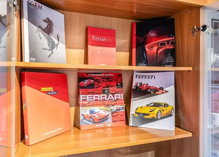Ferrari Museum & Train Station - Il Cavallino Loft Apartment
