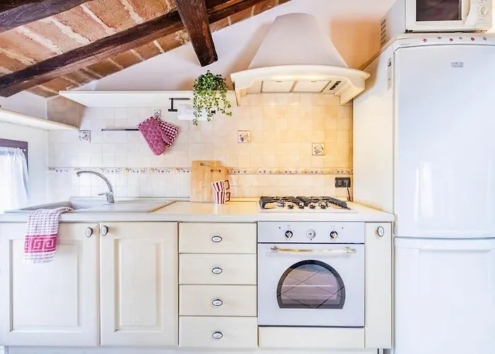 Ferrari Museum & Train Station - Il Cavallino Loft Apartment *