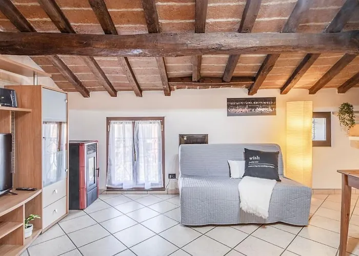 Ferrari Museum & Train Station - Il Cavallino Loft Apartment *